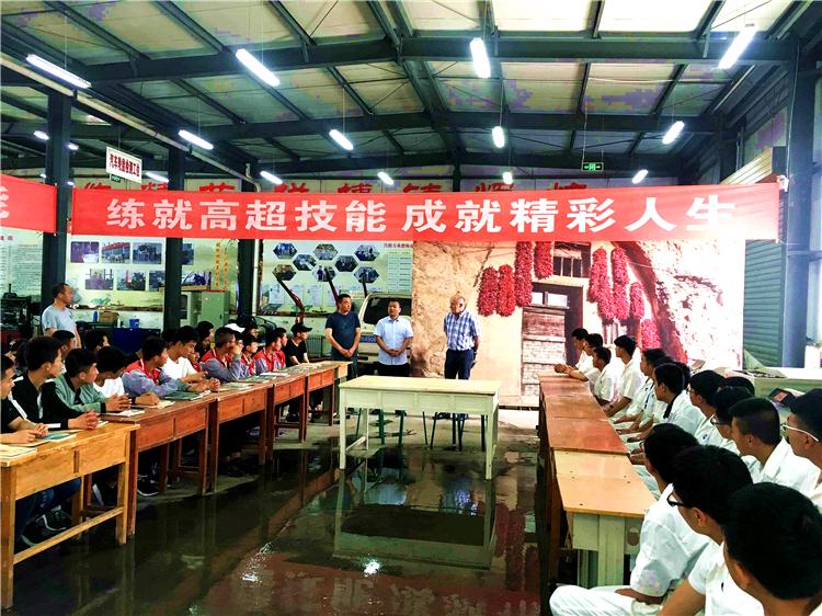 【第一眼】德國人“老布”來到這所學(xué)校，見證……