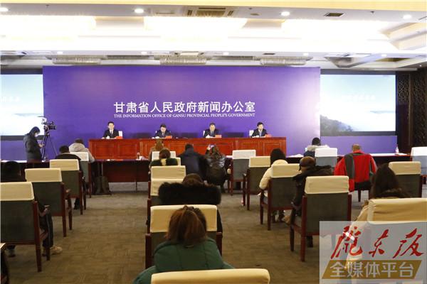 慶陽(yáng)市8個(gè)縣（區(qū)）、570個(gè)貧困村、14.99萬(wàn)戶61.05萬(wàn)貧困人口全部脫貧