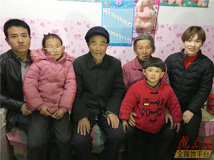 【新春走基層】殘疾夫婦：“你做我的耳朵，我做你的右手”