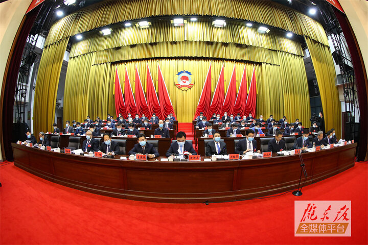【市兩會(huì)視頻海報(bào)】努力開創(chuàng)新時(shí)代慶陽(yáng)政協(xié)工作新局面，為推動(dòng)慶陽(yáng)老區(qū)全面振興作出新的更大貢獻(xiàn)！