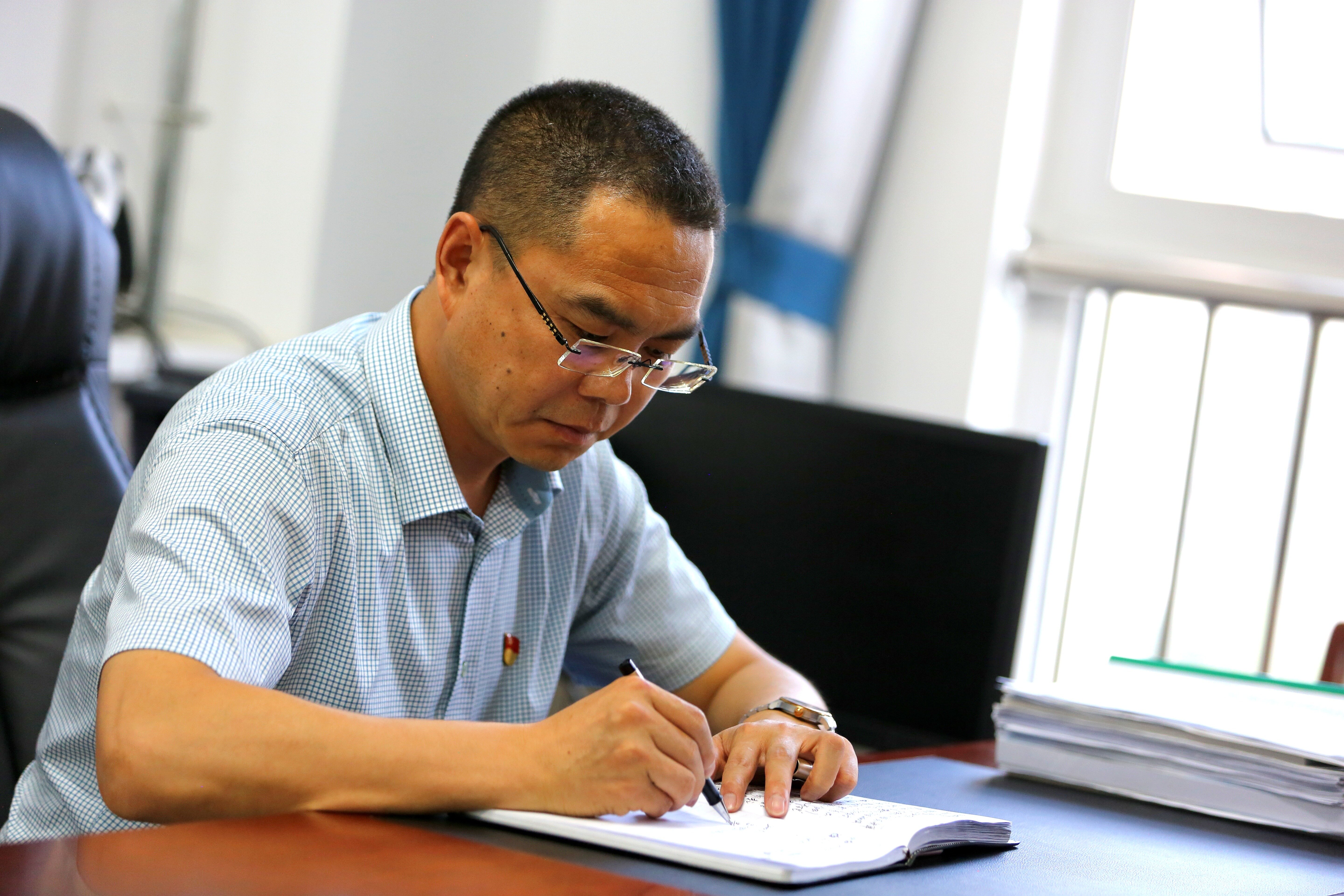 聚焦內(nèi)涵謀新篇 推動發(fā)展開新局——訪慶陽四中黨總支書記、校長齊建偉
