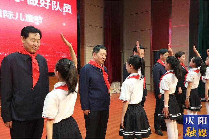 周繼軍在開展“六一”兒童節(jié)慰問和結(jié)對(duì)幫扶工作時(shí)強(qiáng)調(diào) 用心用情關(guān)愛少年兒童 共同托起慶陽(yáng)的未來和希望