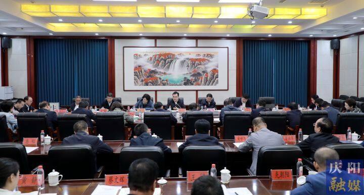黃澤元周繼軍在檢查第十八屆慶陽香包民俗文化節(jié)準(zhǔn)備工作時強(qiáng)調(diào) 突出主題特色 靠實工作任務(wù) 高效協(xié)同配合 努力把節(jié)會辦成喜慶精彩增光添彩的盛會