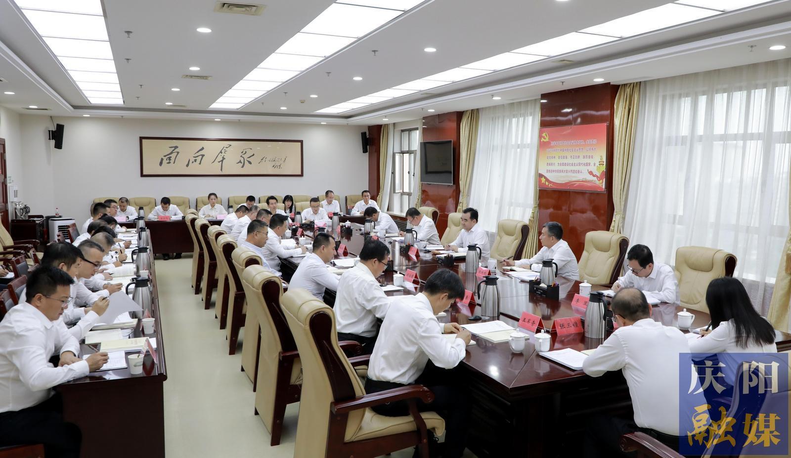 黃澤元在市委辦公室黨總支講專題黨課 勉勵全體黨員在知紀(jì)明紀(jì)上下功夫，在增強自覺上常修煉，在工作質(zhì)量上見實效，切實把黨紀(jì)學(xué)習(xí)教育成效轉(zhuǎn)化為擔(dān)當(dāng)作為、干事創(chuàng)業(yè)的強大動力
