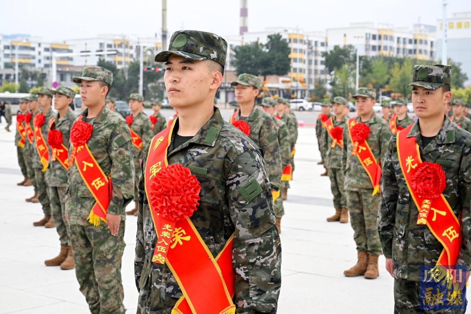 【攝影報道】光榮啟程！慶陽市歡送2024年下半年入伍新兵奔赴軍營