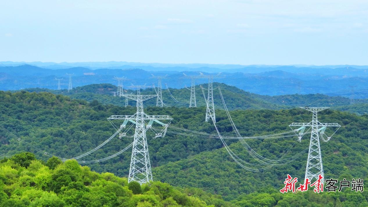 隴電入魯工程甘肅段全線(xiàn)貫通 甘肅綠電將秒送山東