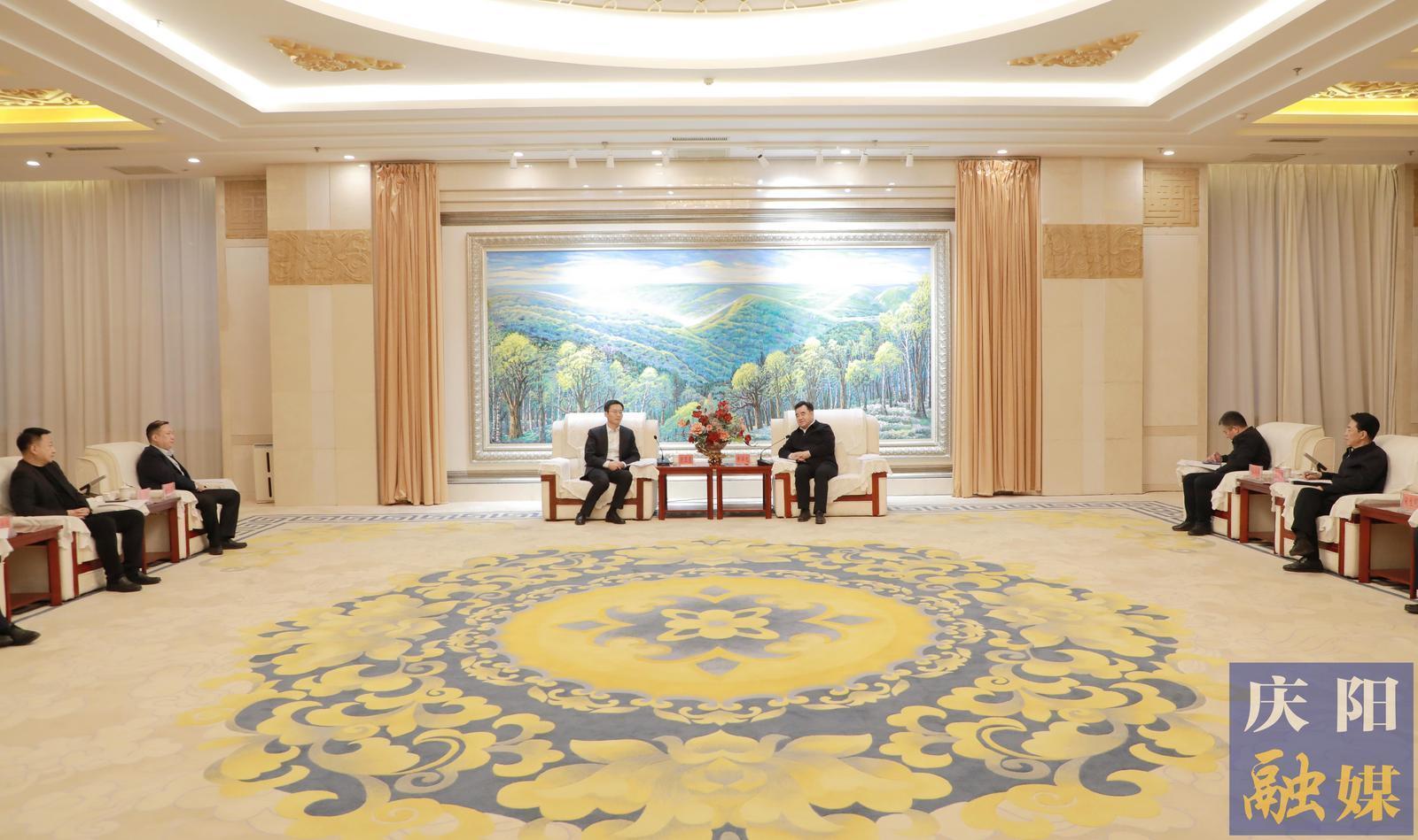 黃澤元與交通銀行甘肅省分行黨委書記、行長(zhǎng)方衛(wèi)星一行座談