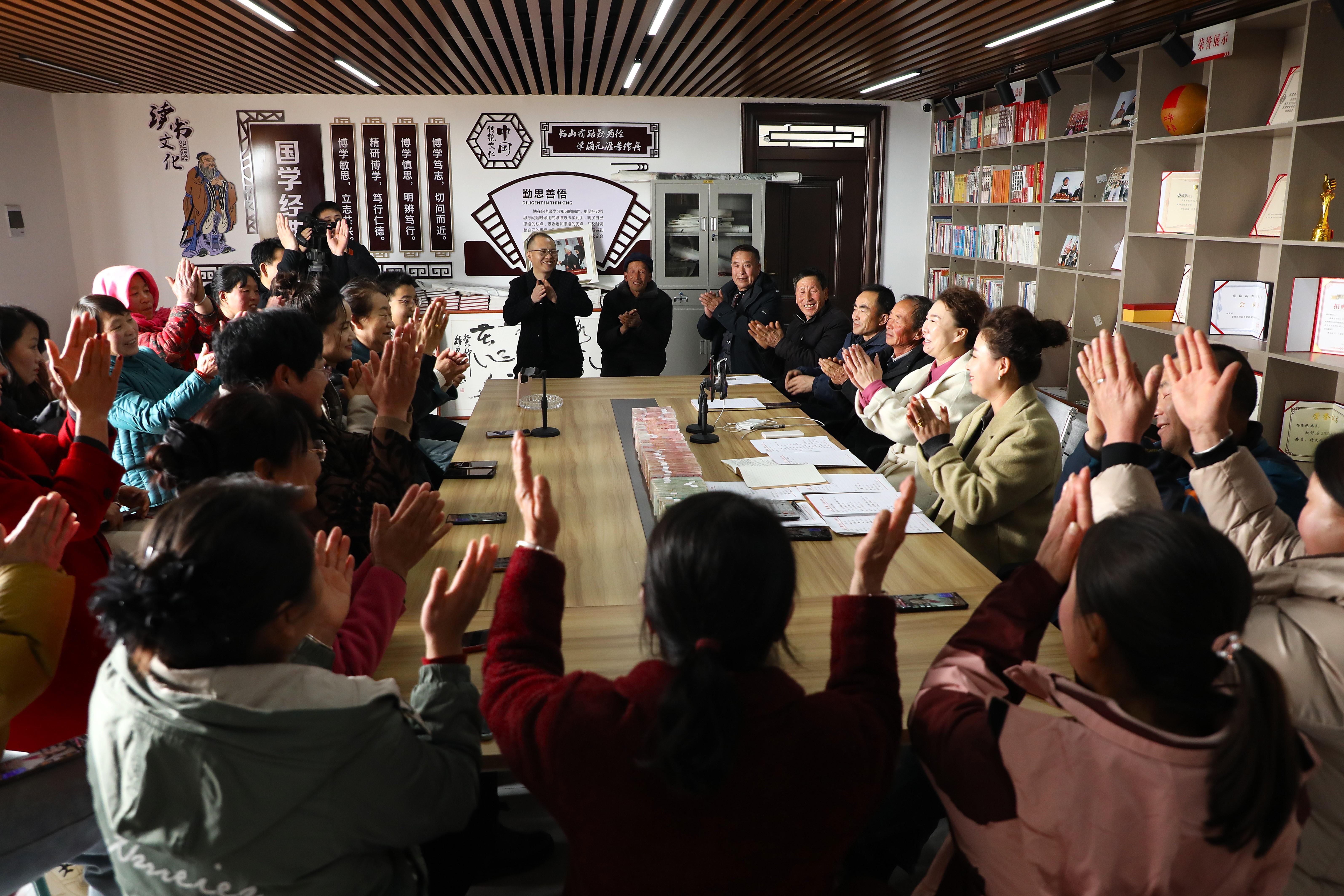 二月二，分紅“盛宴”開啟幸福新篇 ——環(huán)縣莊子峁生態(tài)農(nóng)莊30戶農(nóng)戶喜提73萬元“紅包”