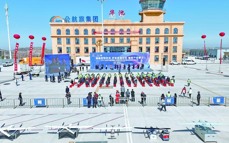 2025數字中國創(chuàng)新大賽·低空經濟賽道·特別報道丨無人機秒變“巡檢尖兵”！全國首次油田巡檢挑戰(zhàn)賽在慶陽舉行